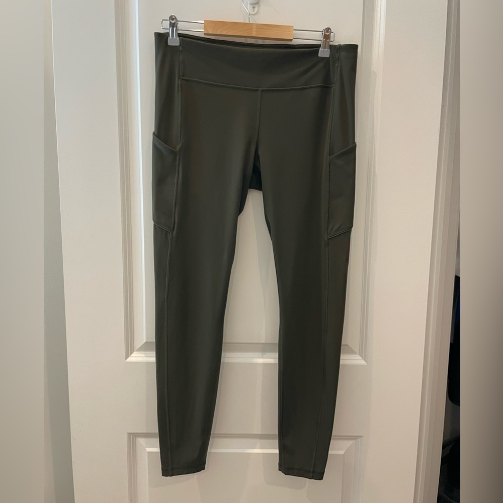 Lululemon leggings with pockets - perfect condition